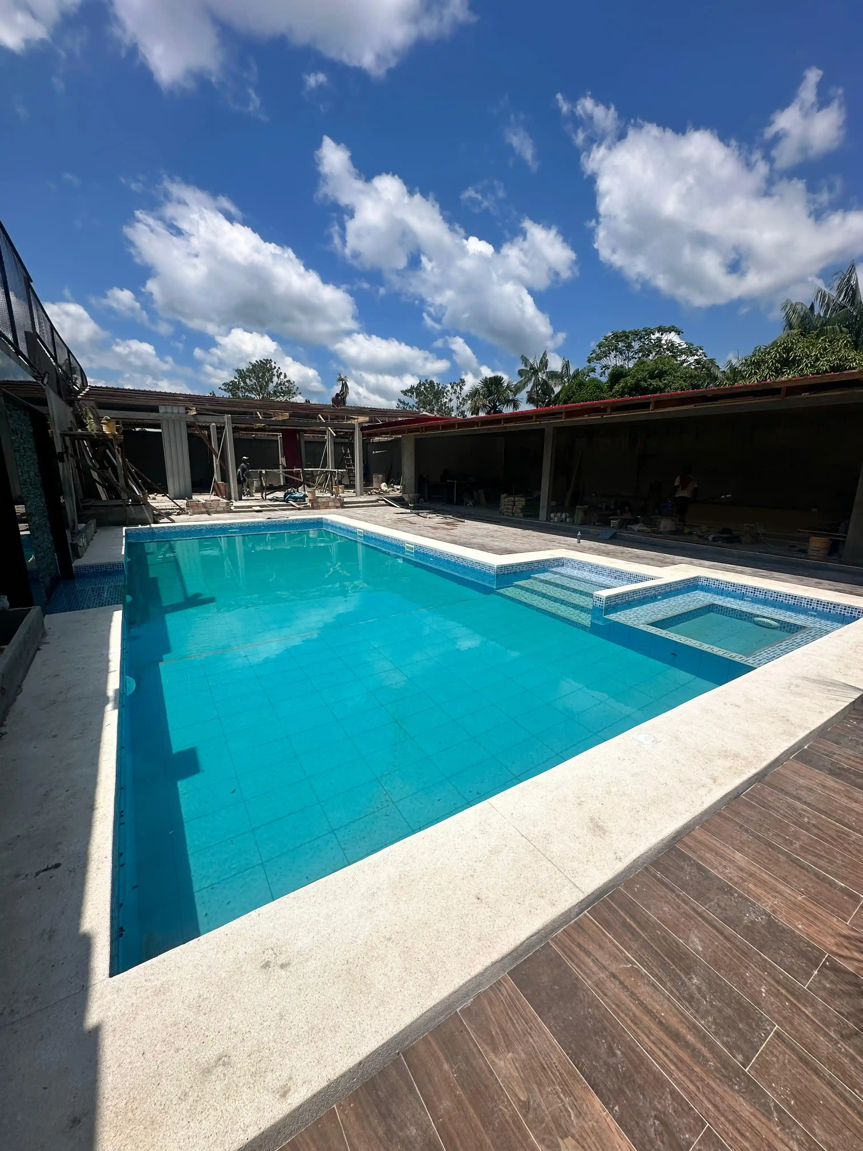 Construcción y mantenimiento de piscinas